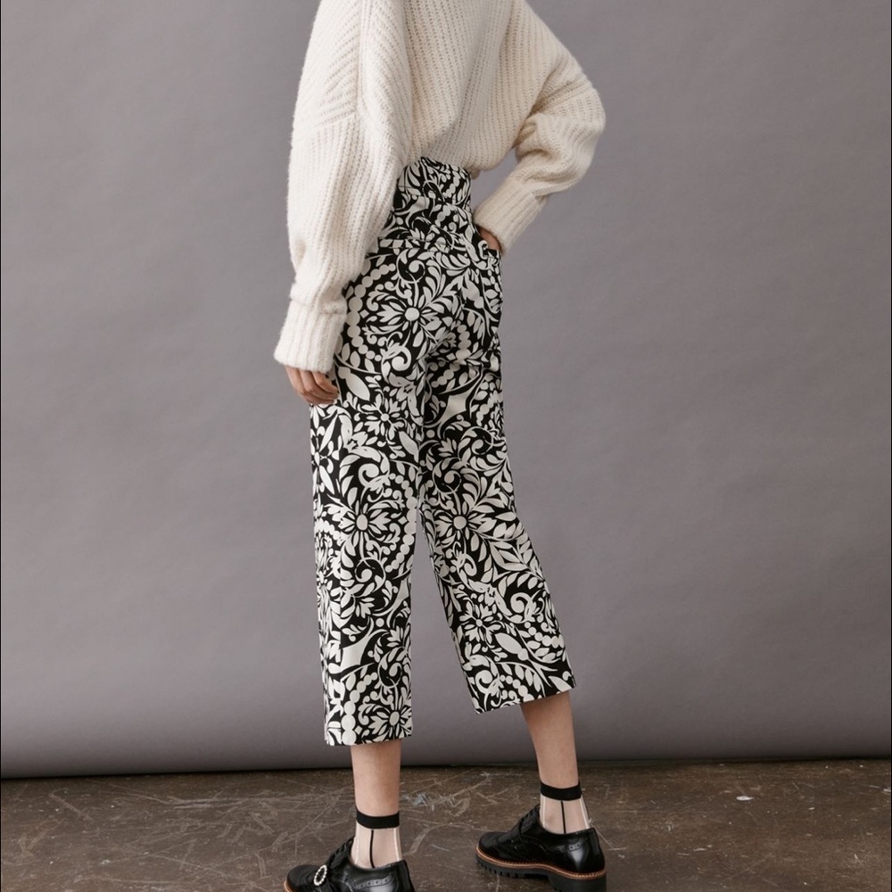 Maeve by Anthropologie Olive Cropped Flare Pants Black and White Pattern - Picture 2 of 9